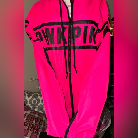 🩷VS PINK LIMITED EDITION ANORAK HOODIE🩷 - Picture 2 of 12